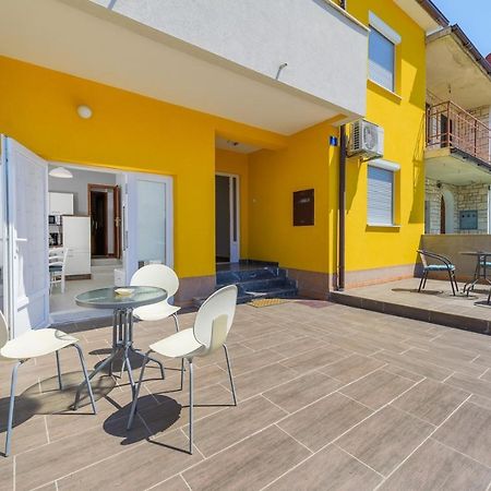 House With Apartments Mila Умаг Екстериор снимка