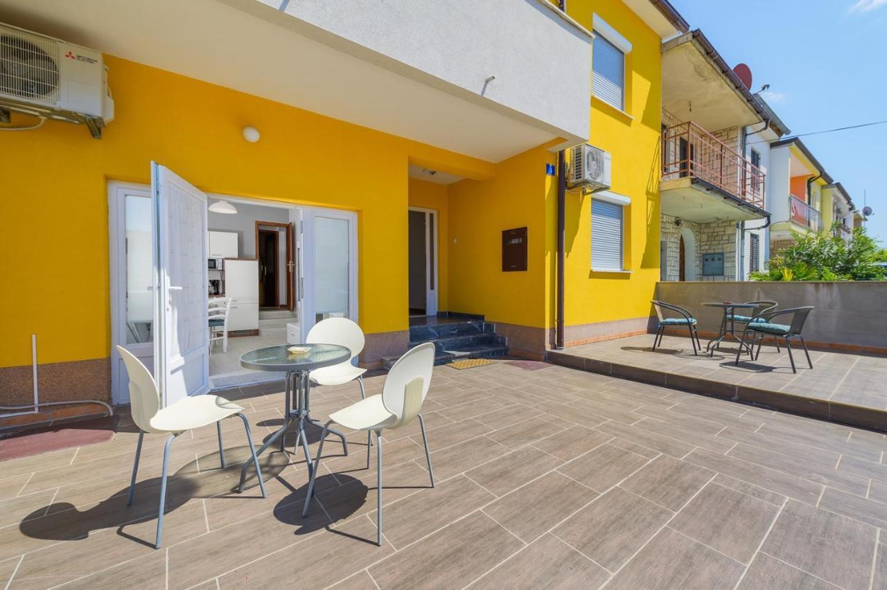 House With Apartments Mila Умаг Екстериор снимка