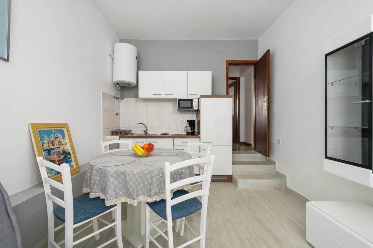 House With Apartments Mila Умаг Екстериор снимка
