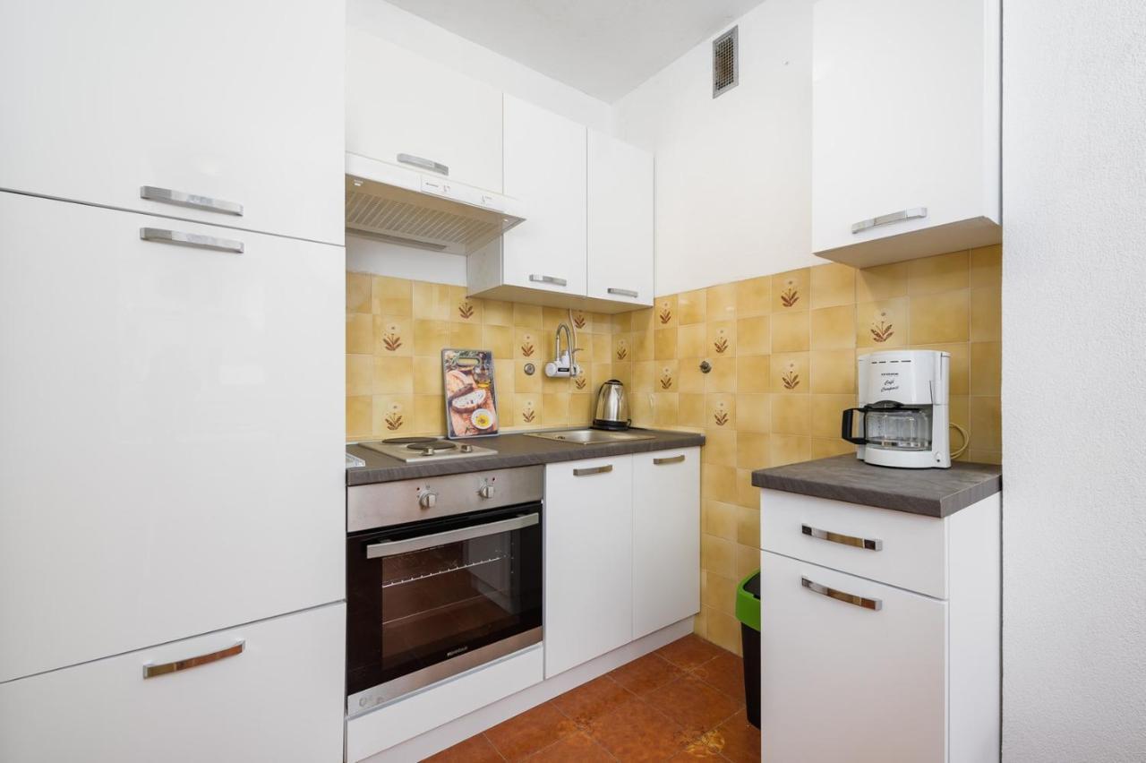 House With Apartments Mila Умаг Екстериор снимка